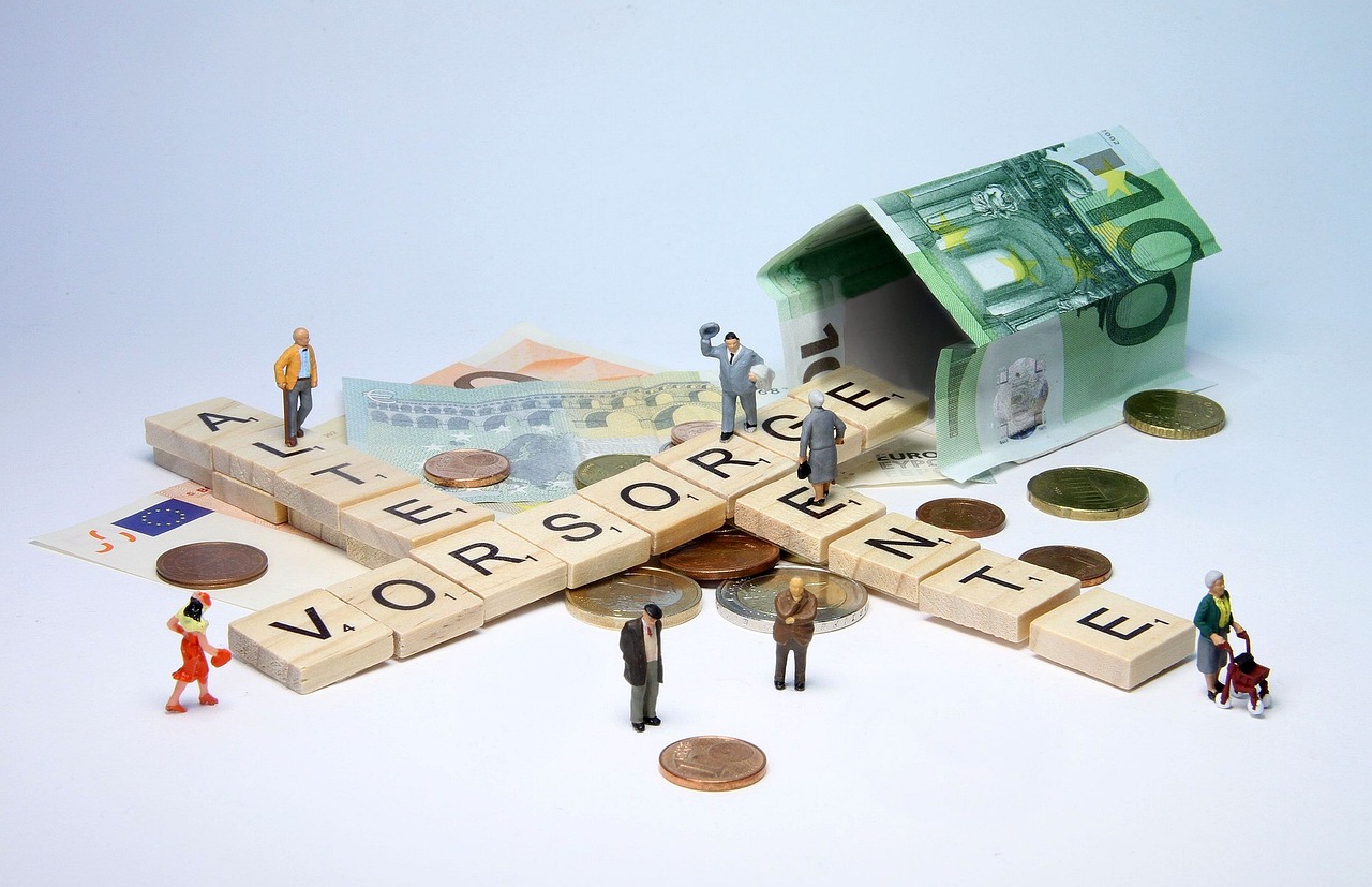 企业退休职工养老金上调最新动态，养老金调整方案及影响分析